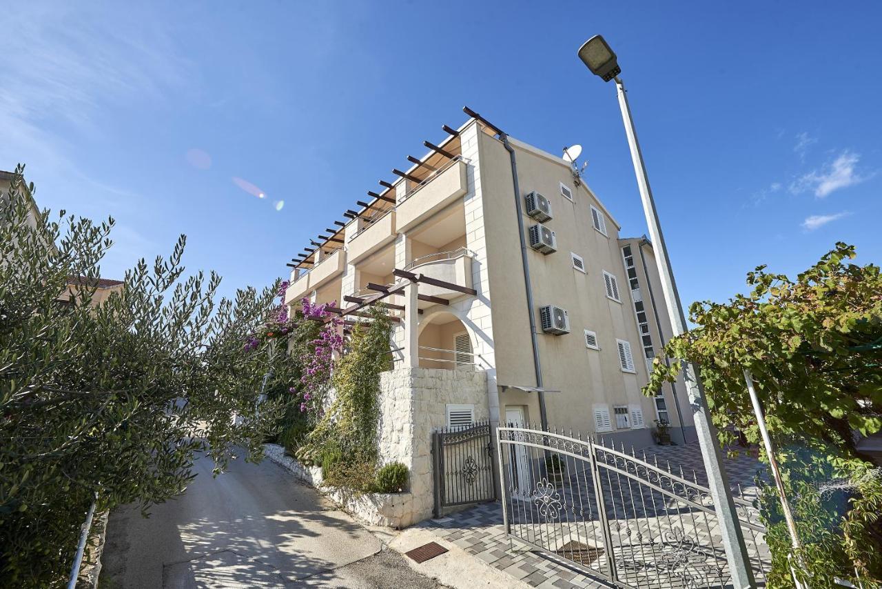 Apartments With A Parking Space Mavarstica, Ciovo - 17803 트로기르 외부 사진