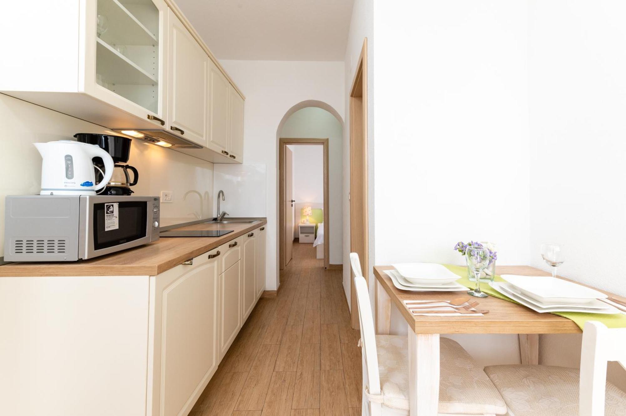 Apartments With A Parking Space Mavarstica, Ciovo - 17803 트로기르 객실 사진