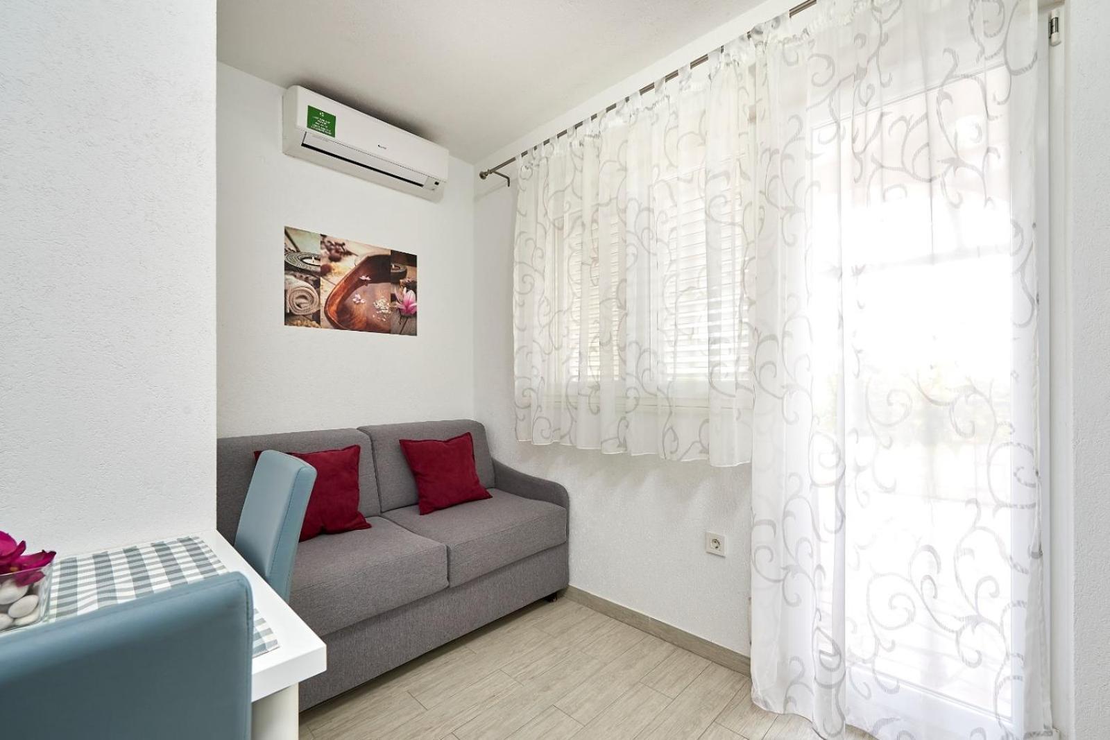 Apartments With A Parking Space Mavarstica, Ciovo - 17803 트로기르 객실 사진